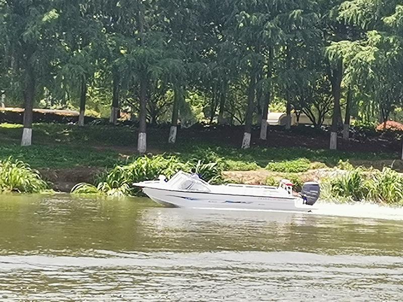 執(zhí)法艇，快艇